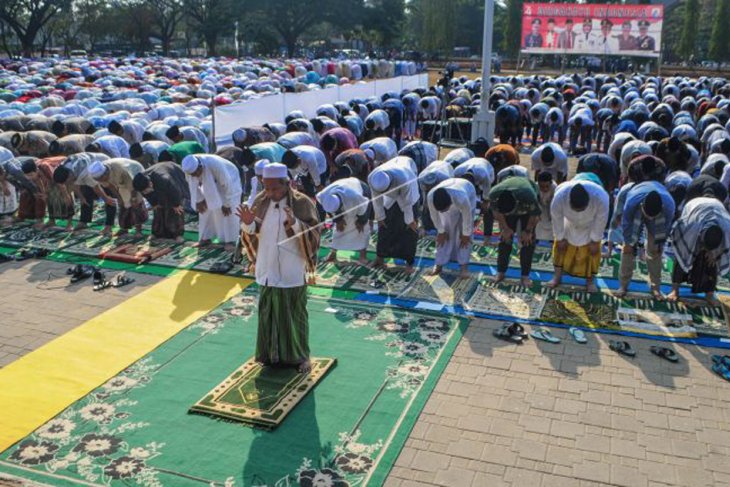 Warga Lebak salat meminta hujan