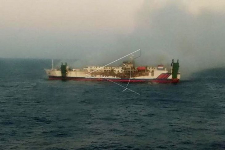 Kapal Ro-Ro KM. Santika Nusantara terbakar