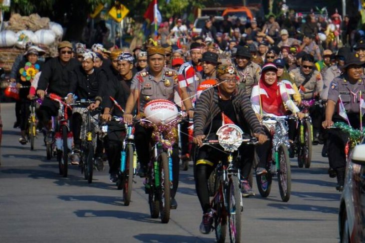 Pawai sepeda hias