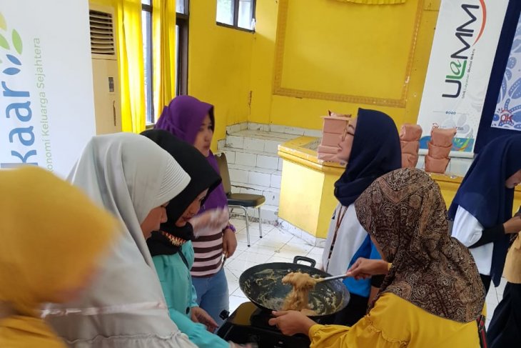 Pnm Ajari Emak Emak Berelir Buat Aneka Kue Basah Antara News Banten