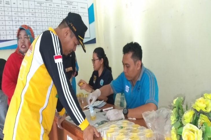 Camat dan lurah di Kecamatan Rambutan lakukan tes urine