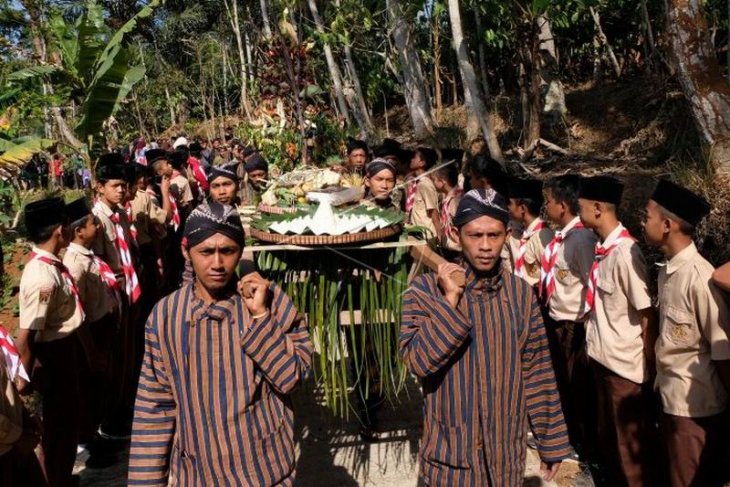 Tradisi nyadran sewu kupat