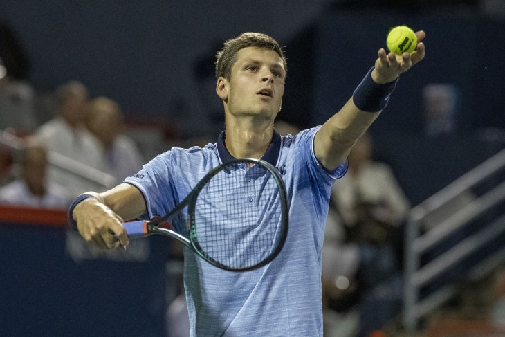 Hubert Hurkacz kalahkan Paire untuk juarai ATP pertama