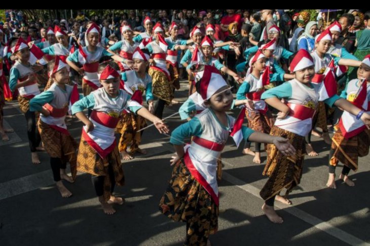 Pementasan tari kolosal Kembang Tanjung