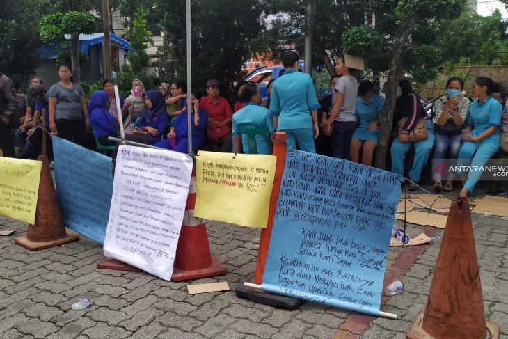 Karyawan RS Martha Friska mogok kerja karena gaji dicicil