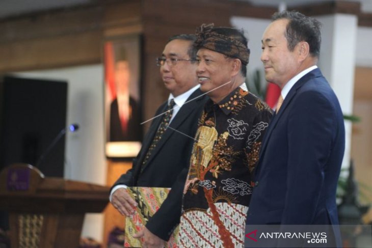 Menristekdikti kenalkan rektor asing pertama di Indonesia