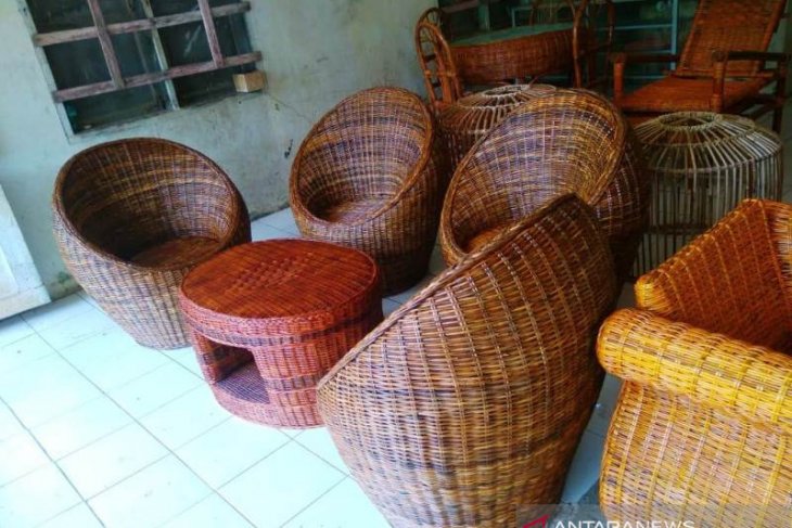 KNPI Tapsel prihatin usaha kerajinan rotan Ali Binson jalan di tempat