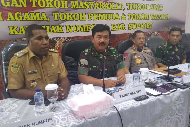 Two Surabaya TNI officers questioned for racist slurs