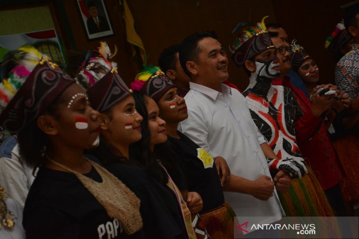 Pentas seni budaya Papua dan doa lintas Iman