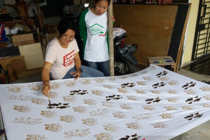 Kota Singkawang punya kampung wisata membatik