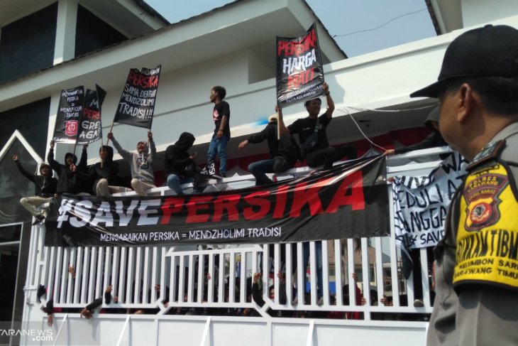 Bupati Cellica diminta