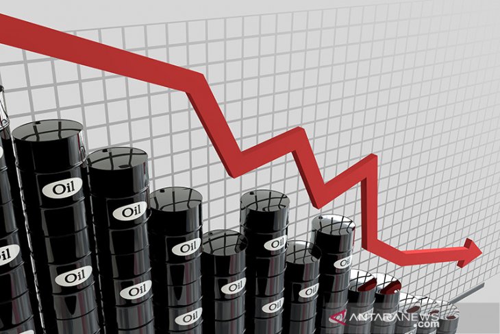 Minyak turun tertekan akibat kekhawatiran melemahnya permintaan