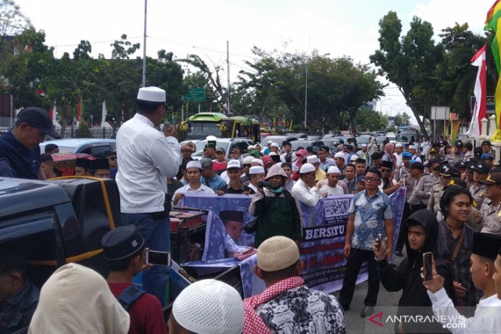 Aksi damai bela UAS, ratusan umat muslim turun ke jalan