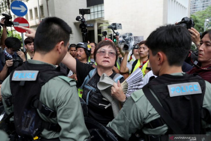Pemrotes Hong Kong ingin kacaukan bandara pada Minggu