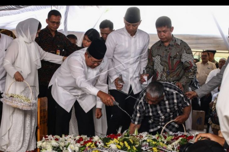 Pemakaman ibunda SBY