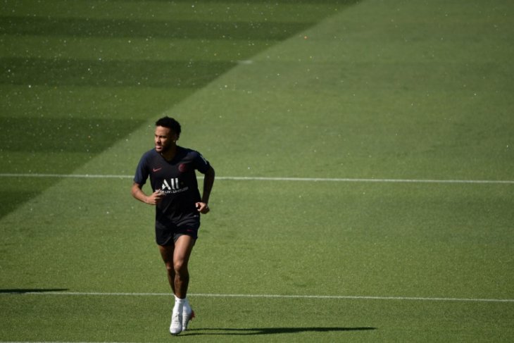 Barcelona menyerah tak bisa tarik Neymar dari PSG