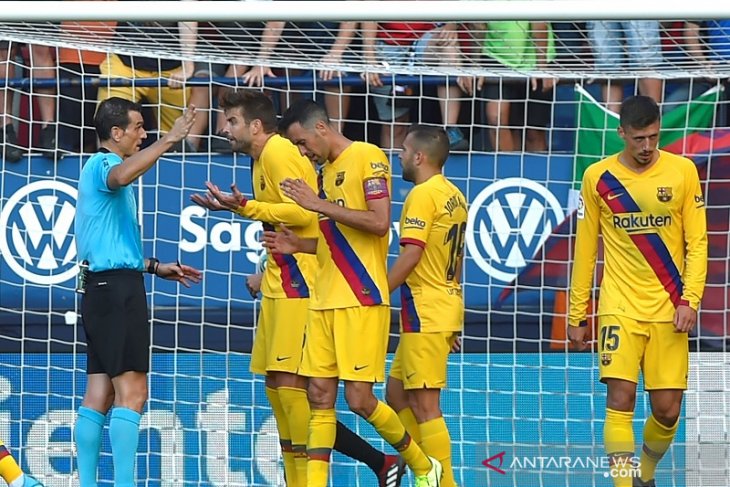 Penalti menit akhir paksa Barcelona cuma dapat satu poin dari Osasuna