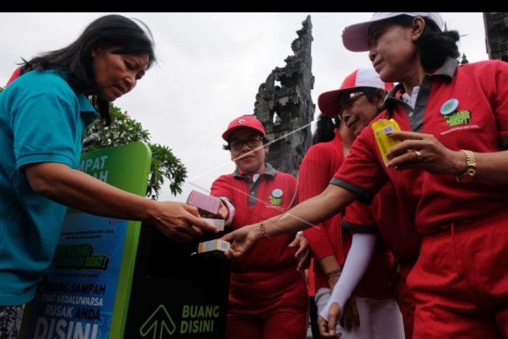 Peluncuran Ayo Buang Sampah Obat