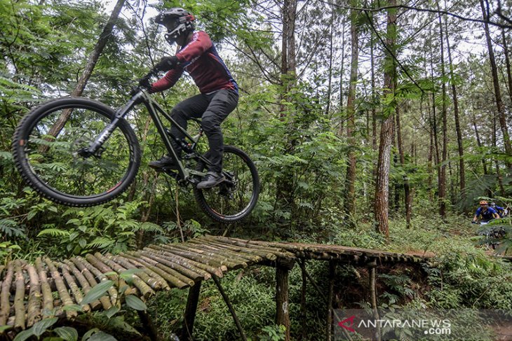 Wisata Bersepeda Di Gunung Galunggung