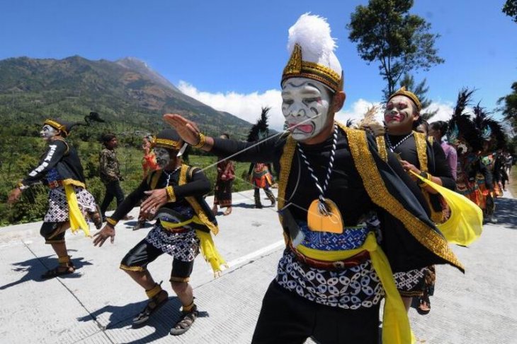 Kirab kerbau Merbabu-Merapi