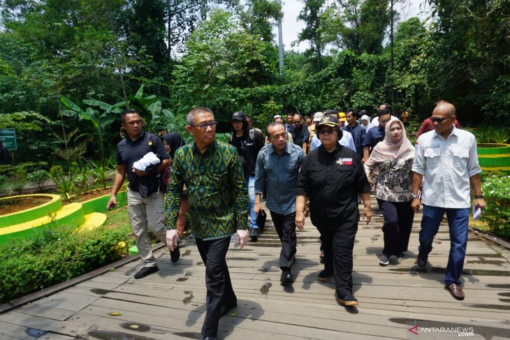 Menteri LHK Tinjau Lokasi Penyerahan Sertifikat TORA di Pontianak