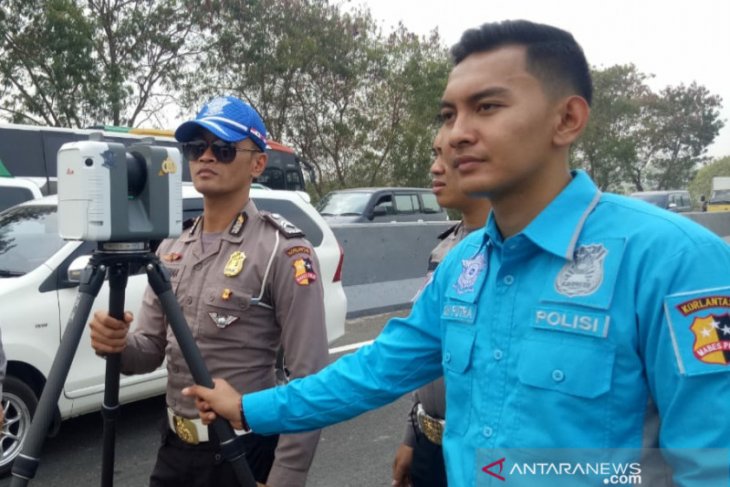 Olah TKP kecelakaan beruntun Cipularang gunakan laser scanner tiga dimensi