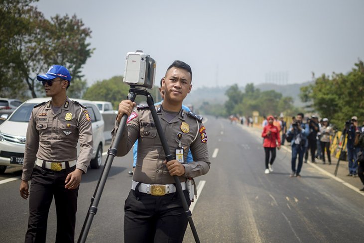 Olah TKP Kecelakaan Beruntun Tol Cipularang