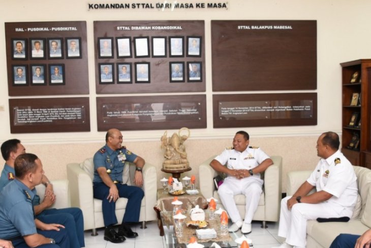 Perwakilan Tentera Laut Diraja Malaysia kunjungi STTAL