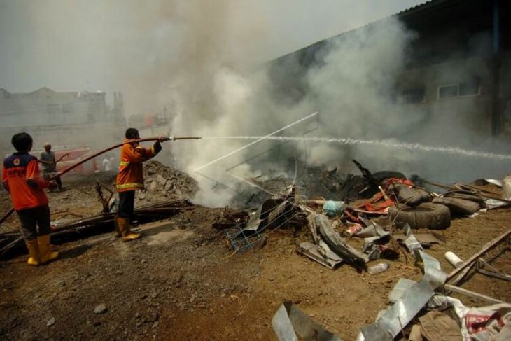 Kebakaran gudang rongsok