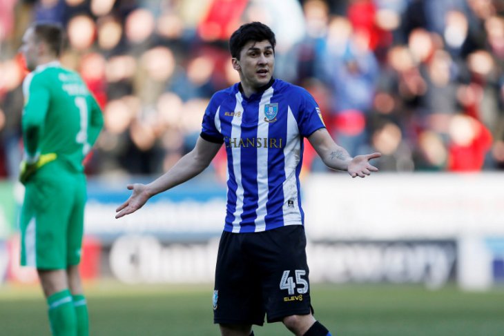 Rasis, Fernando Forestieri dilarang main 6 laga