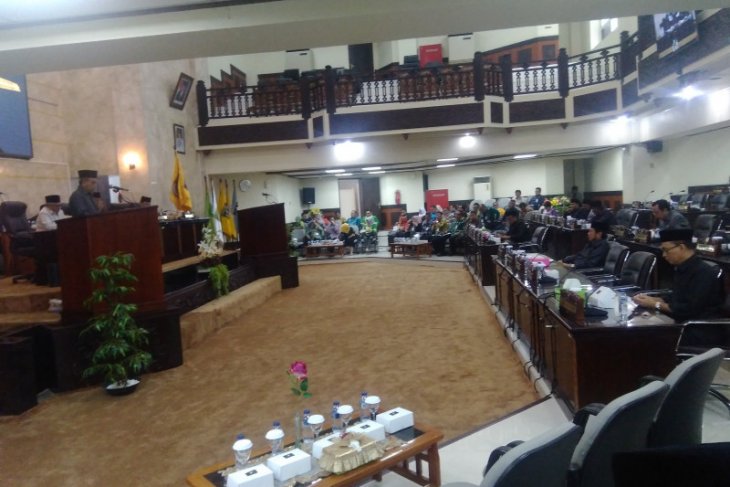 DPRD Kalsel cabut dua Raperda