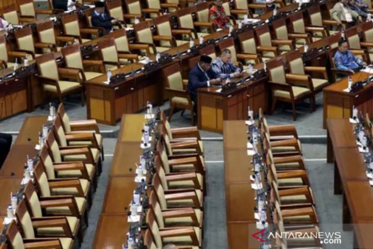 Paripurna DPR menyetujui dilakukan revisi UU MD3 dan KPK
