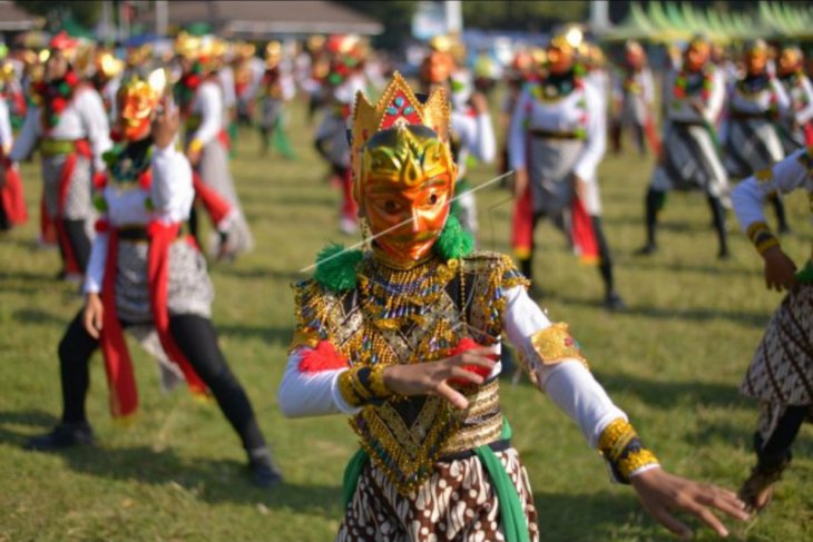 Pementasan tari Klono Sewu