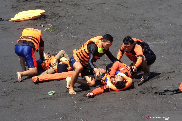 Pelatihan penanganan bencana ketinggian dan perairan