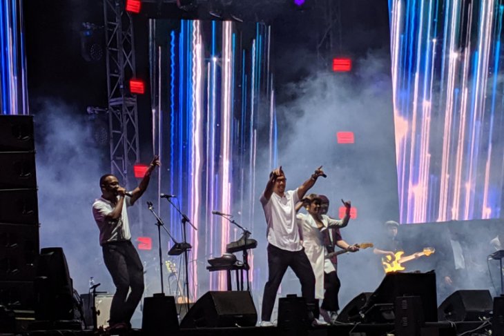Genre gado-gado di pentas Maliq & D'Essentials