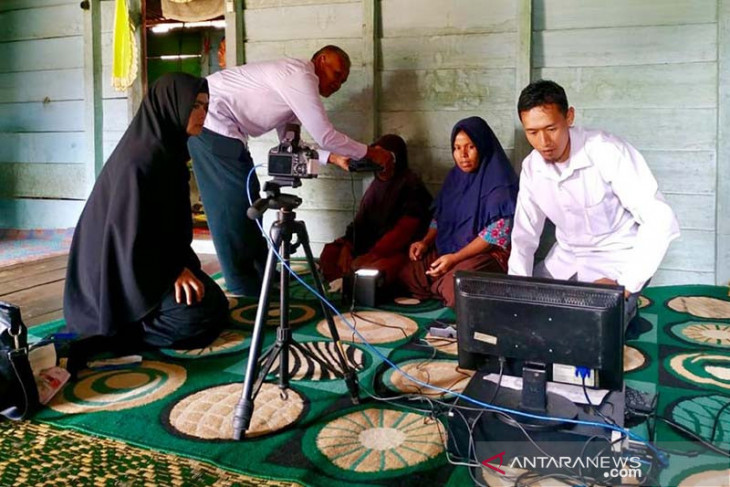 Disdukcapil Aceh Tengah sambangi warga sakit puluhan tahun