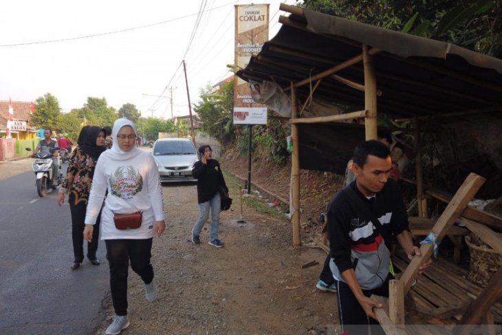 Bersihkan gorong-gorong antisipasi ancaman bencana saat musim hujan di Purwakarta