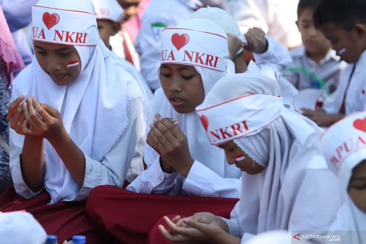Doa bersama yatim Jawa Timur