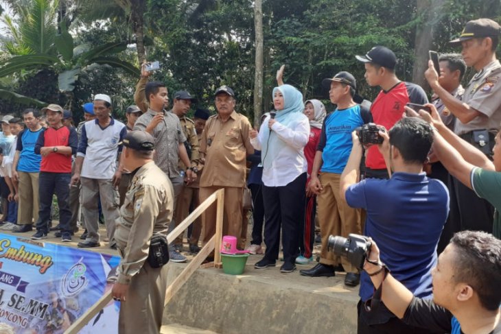 Bupati Irna ajak masyarakat untuk perbanyak konsumsi ikan