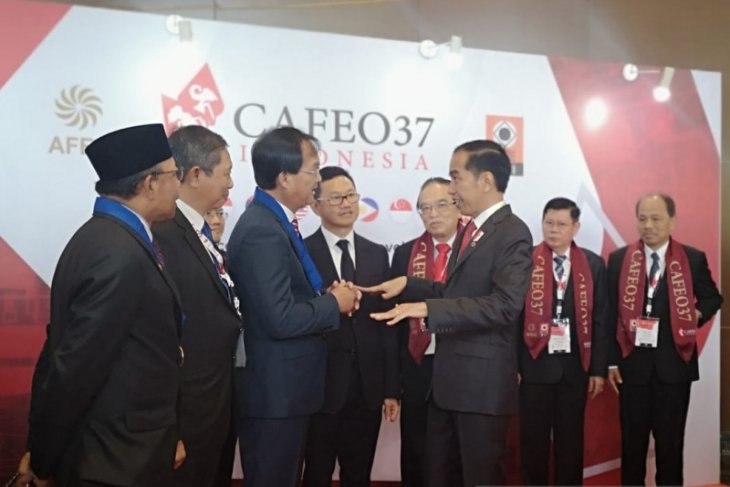 Jokowi calls on engineers to make ASEAN economy recession-proof