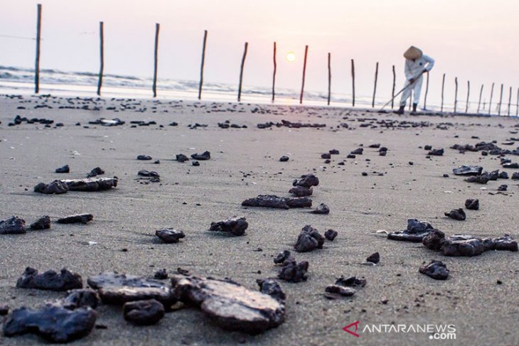 Prioritas Penanganan Tumpahan Minyak Mentah di Karawang