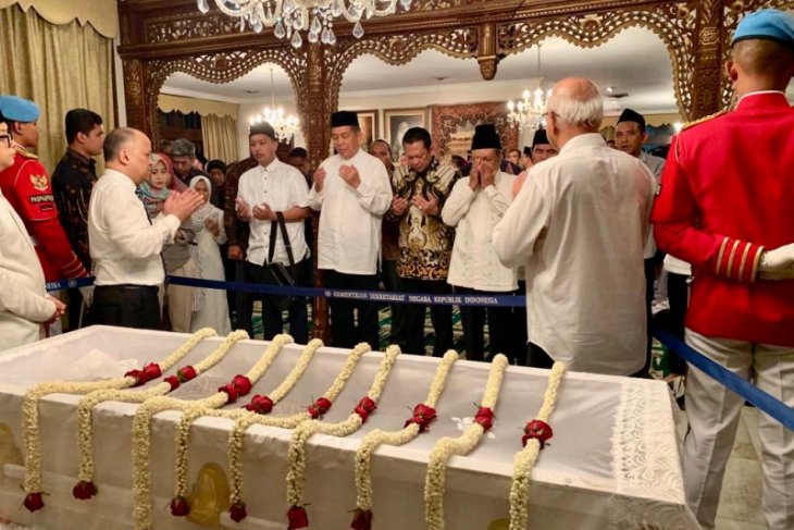 Habibie Wafat - Wabup Basel: BJ Habibie sosok negarawan sejati