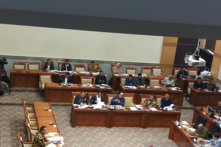 Komisi III DPR pilih lima capim KPK, Pamolango lolos