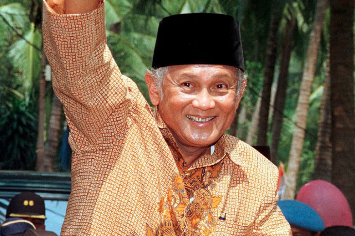 Dibalik kelahiran Telkomsel, ini prestasi BJ Habibie