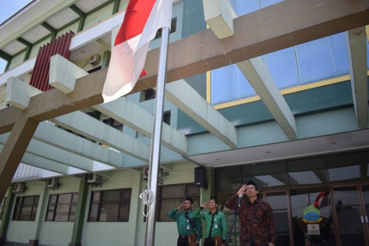 Gus Mudhor ajak santri teladani sosok Habibie