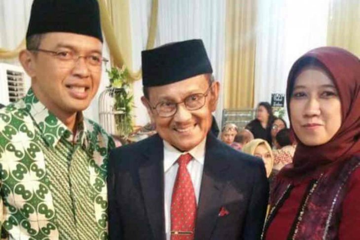 Habibie wafat - Habibie idola santri