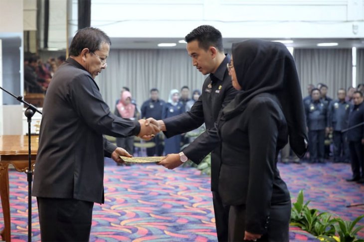 Arinal Djunaidi Lantik dan Kukuhkan 587 Pejabat Administrator dan Pengawas
