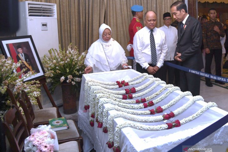 BJ Habibie wafat - Warga padati TMP Kalibata
