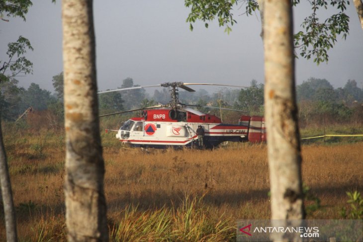Helikopter Water Bombing Mendarat Darurat
