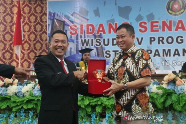 Menteri Jonan salurkan bantuan Rp6 miliar untuk STKIP di Landak